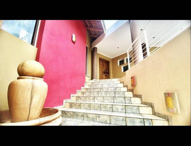 5 BEDROOM HOUSE FOR SALE IN GLENVISTA